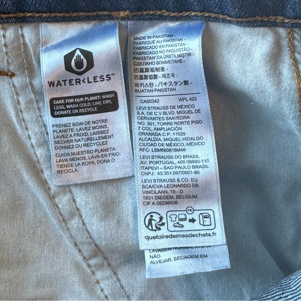 Levis Levi's Women's '94 Baggy Mid Rise Vintage Fit Straight Leg Cargo Jeans, 30 - Picture 14 of 15